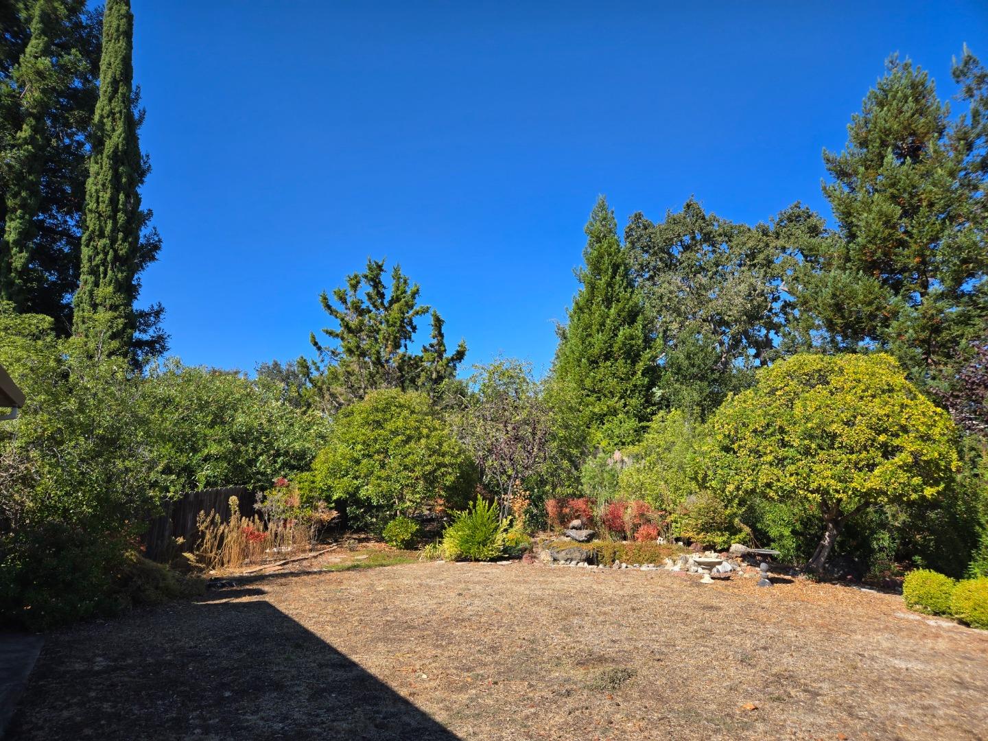 Detail Gallery Image 7 of 40 For 12130 Foothill Ln, Los Altos Hills,  CA 94022 - 4 Beds | 2/1 Baths