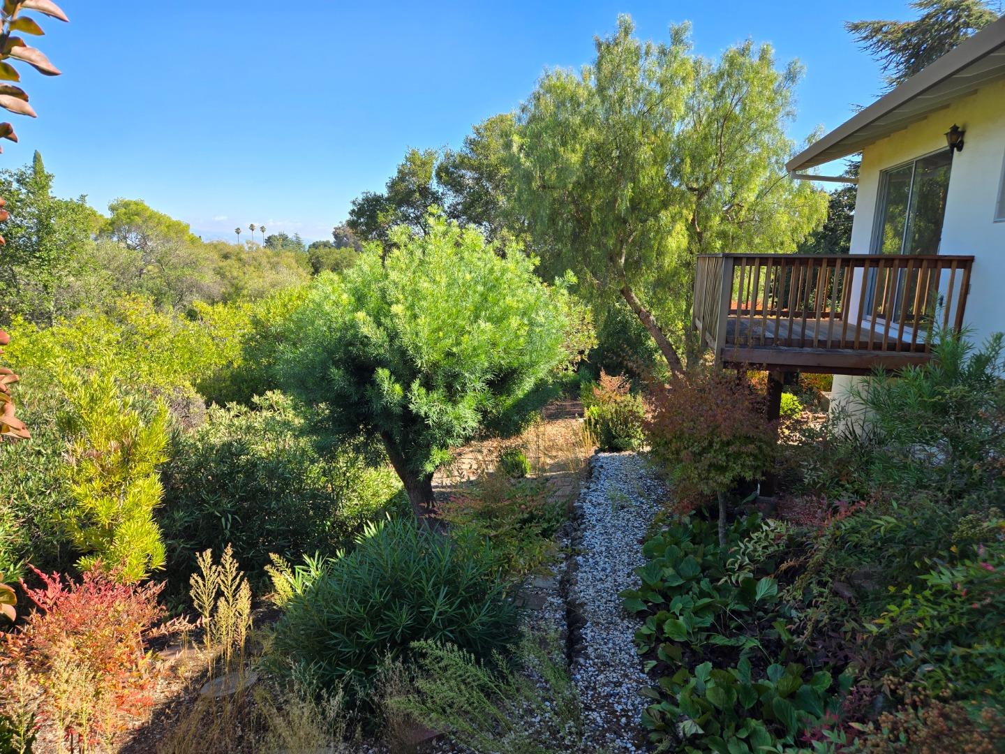 Detail Gallery Image 8 of 40 For 12130 Foothill Ln, Los Altos Hills,  CA 94022 - 4 Beds | 2/1 Baths