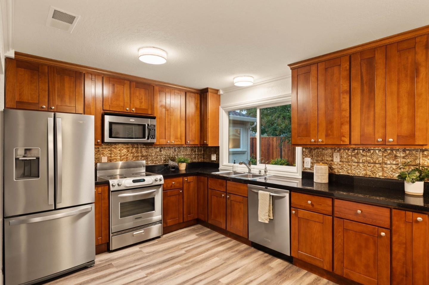 Detail Gallery Image 15 of 29 For 3702 Gettysburg Ct, Pleasanton,  CA 94588 - 3 Beds | 2 Baths