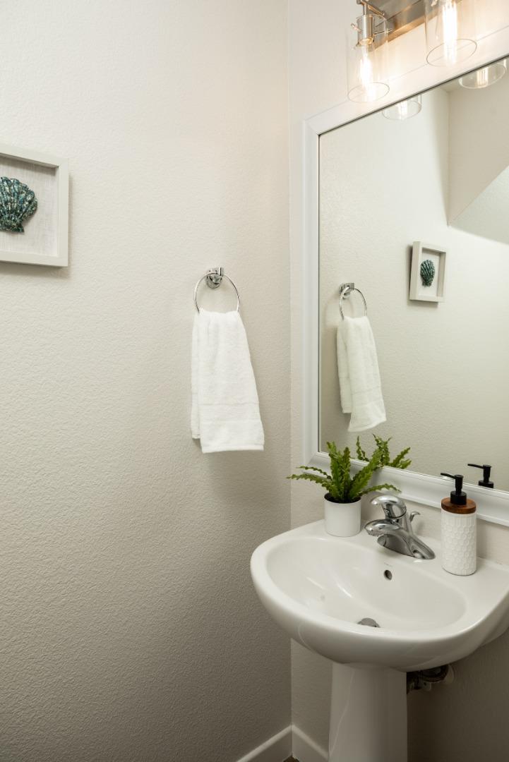 Detail Gallery Image 11 of 27 For 1129 Munich Ter, Sunnyvale,  CA 94089 - 3 Beds | 2/1 Baths