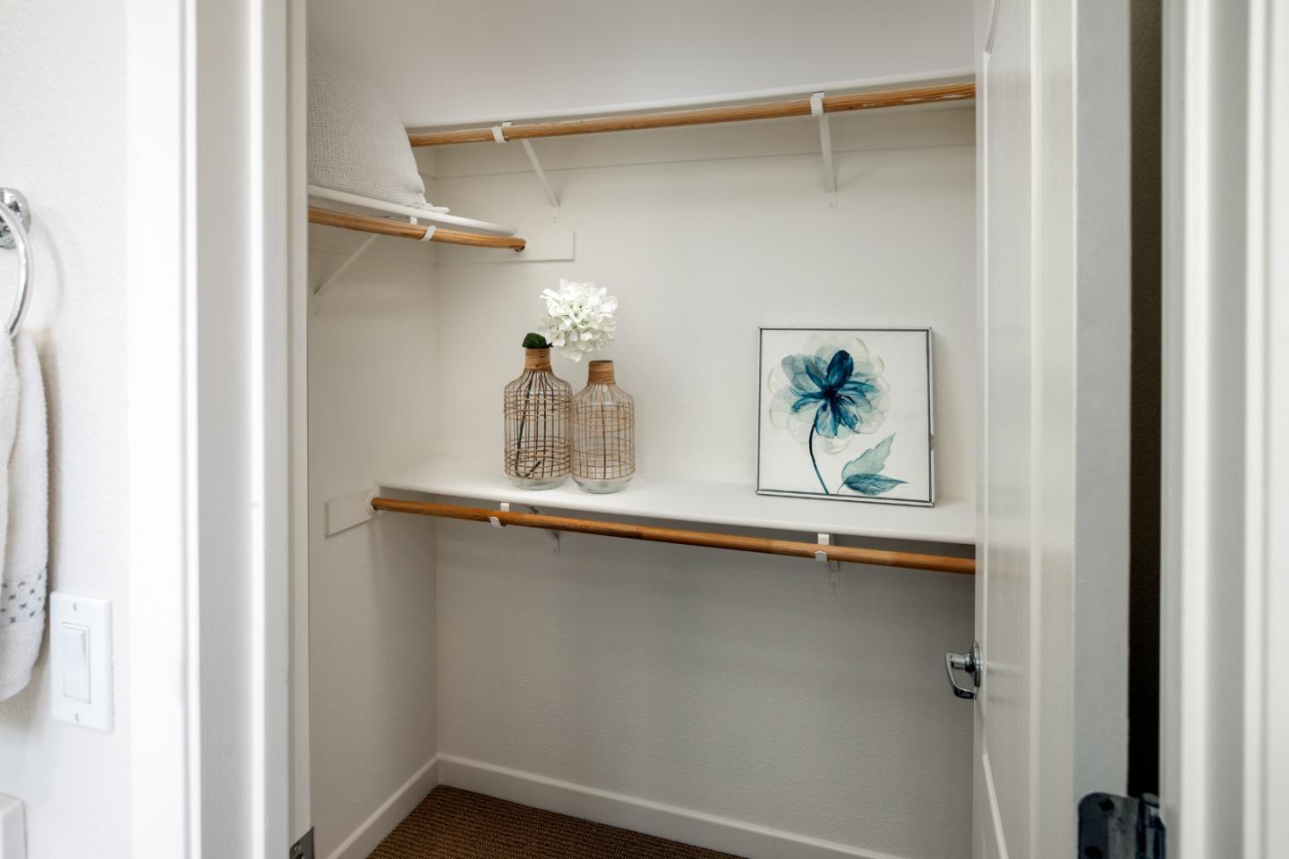 Detail Gallery Image 16 of 27 For 1129 Munich Ter, Sunnyvale,  CA 94089 - 3 Beds | 2/1 Baths