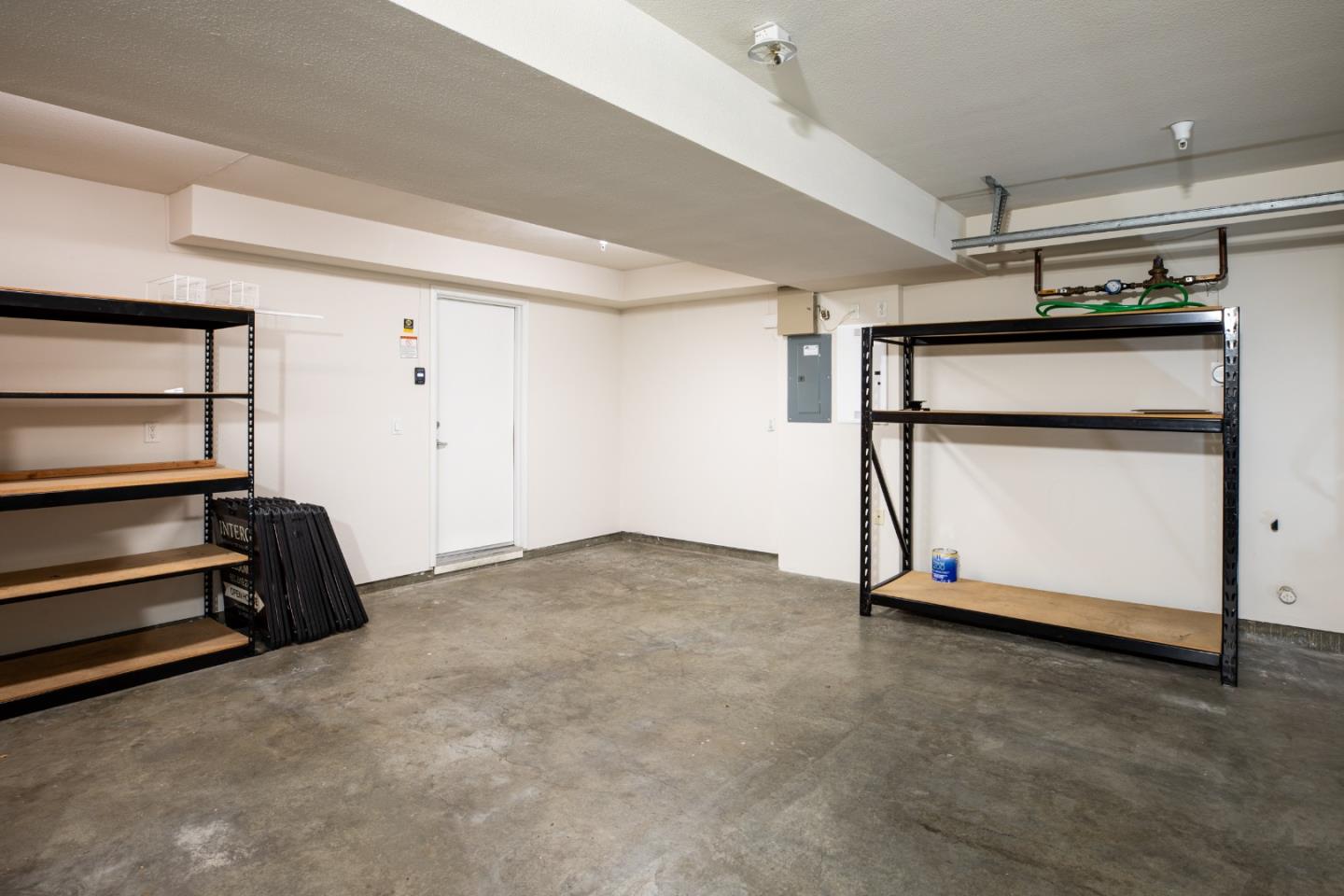 Detail Gallery Image 22 of 27 For 1129 Munich Ter, Sunnyvale,  CA 94089 - 3 Beds | 2/1 Baths