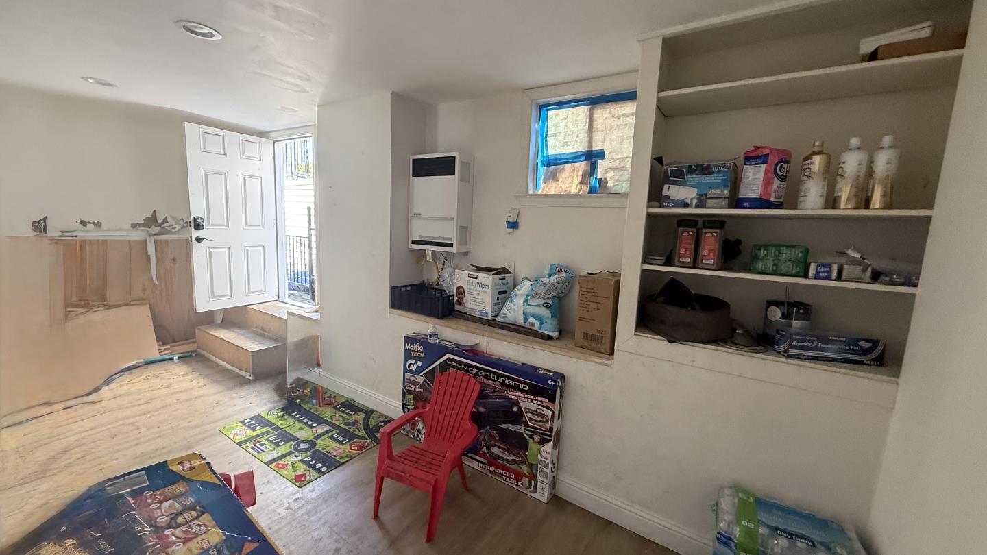 Detail Gallery Image 8 of 8 For 2162 45th Ave, Oakland,  CA 94601 - 2 Beds | 1 Baths