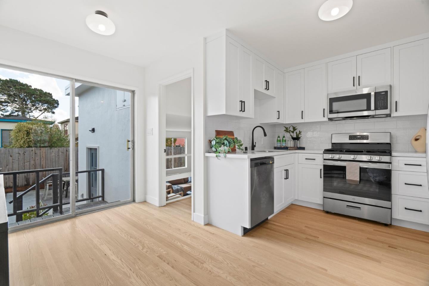 Detail Gallery Image 12 of 31 For 169 Lake Vista Ave, Daly City,  CA 94015 - 3 Beds | 2 Baths