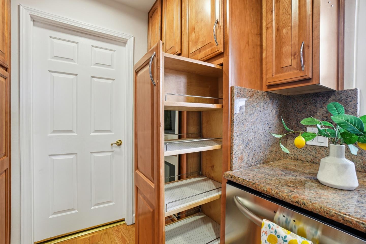 Detail Gallery Image 10 of 30 For 3151 Summit Rd, San Bruno,  CA 94066 - 3 Beds | 2 Baths