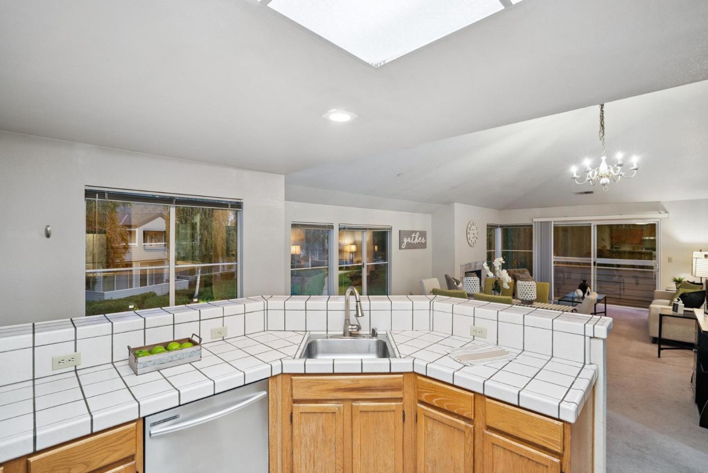 Detail Gallery Image 11 of 100 For 1612 Parkview Green Cir, San Jose,  CA 95131 - 2 Beds | 2 Baths