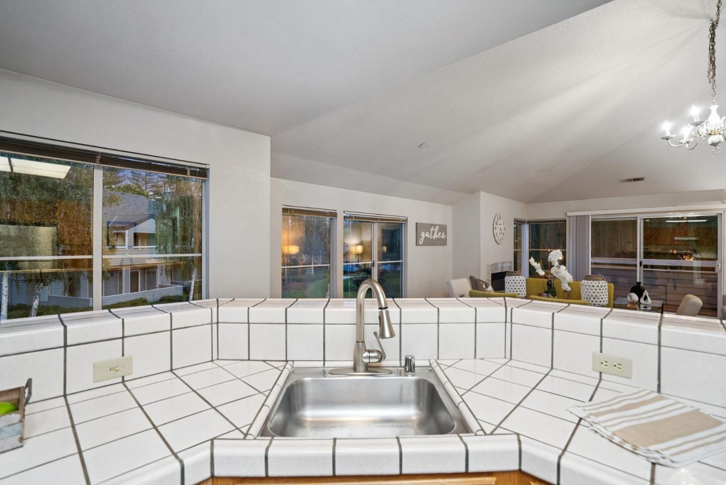 Detail Gallery Image 12 of 100 For 1612 Parkview Green Cir, San Jose,  CA 95131 - 2 Beds | 2 Baths