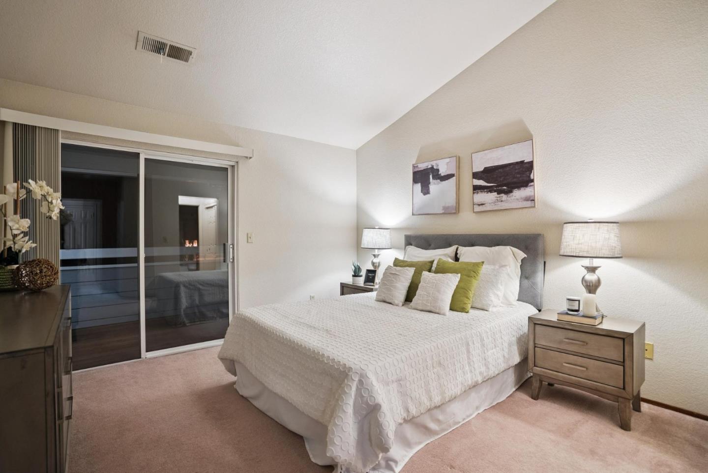 Detail Gallery Image 14 of 100 For 1612 Parkview Green Cir, San Jose,  CA 95131 - 2 Beds | 2 Baths