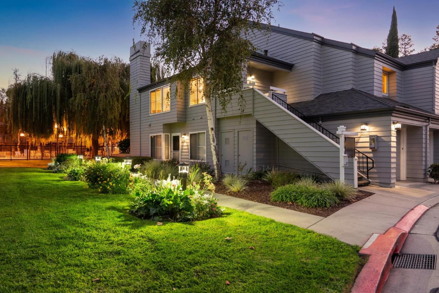 Detail Gallery Image 2 of 100 For 1612 Parkview Green Cir, San Jose,  CA 95131 - 2 Beds | 2 Baths