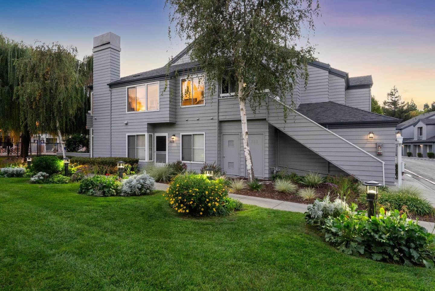 Detail Gallery Image 3 of 100 For 1612 Parkview Green Cir, San Jose,  CA 95131 - 2 Beds | 2 Baths