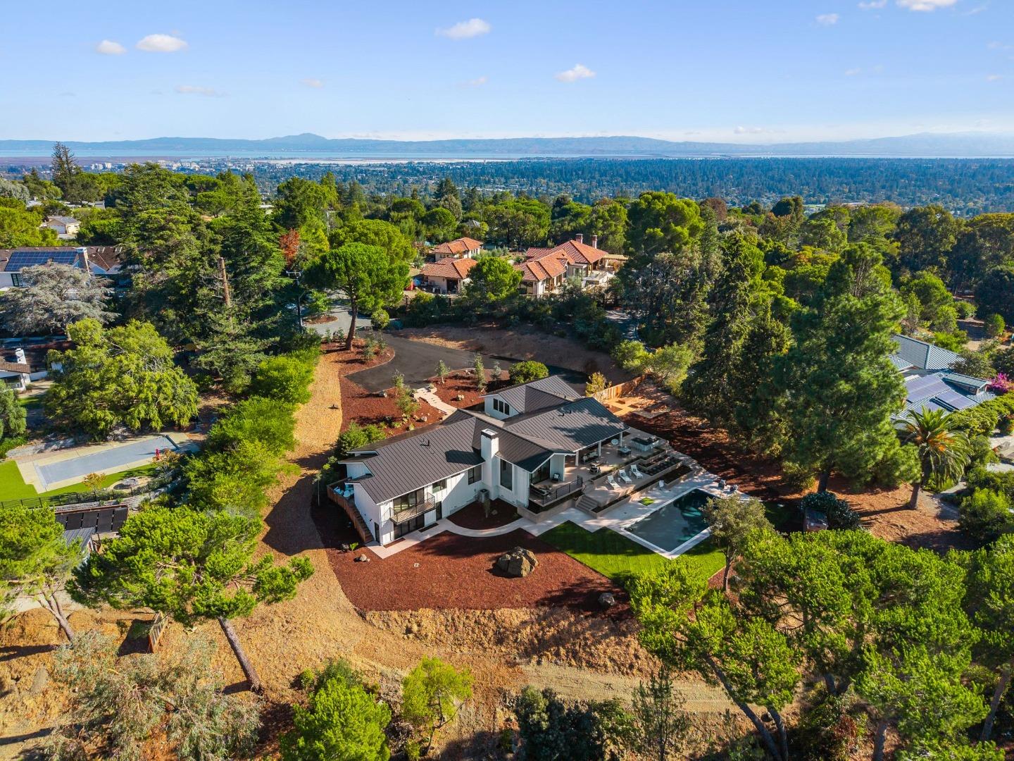 Detail Gallery Image 2 of 15 For 131 Croydon Way, Woodside,  CA 94062 - 5 Beds | 5/1 Baths