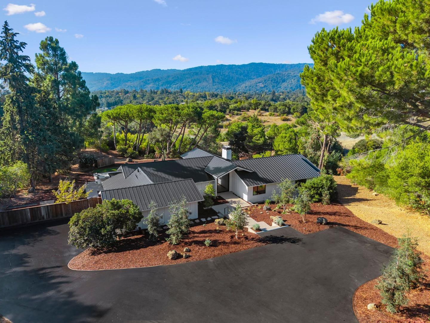 Detail Gallery Image 3 of 15 For 131 Croydon Way, Woodside,  CA 94062 - 5 Beds | 5/1 Baths