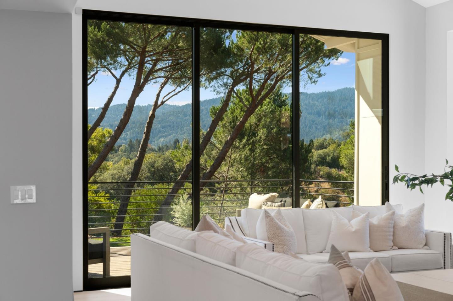 Detail Gallery Image 5 of 15 For 131 Croydon Way, Woodside,  CA 94062 - 5 Beds | 5/1 Baths