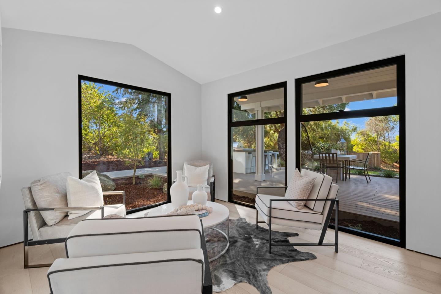 Detail Gallery Image 6 of 15 For 131 Croydon Way, Woodside,  CA 94062 - 5 Beds | 5/1 Baths