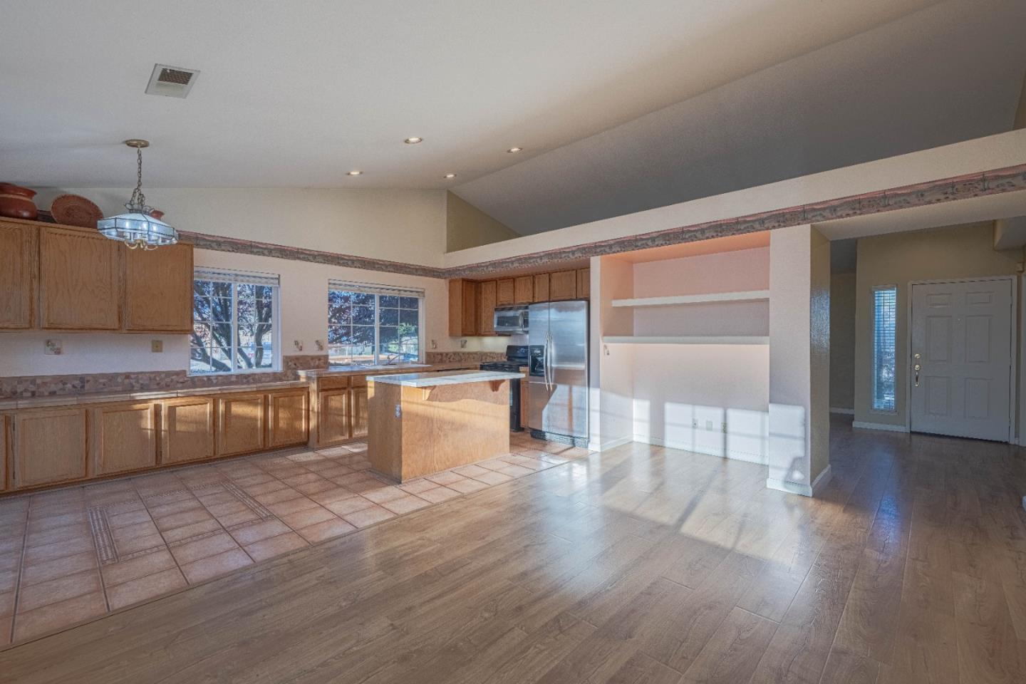 Detail Gallery Image 12 of 41 For 1050 Zinfandel Cir, Gonzales,  CA 93926 - 3 Beds | 2 Baths