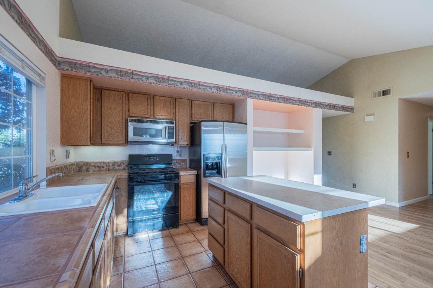 Detail Gallery Image 16 of 41 For 1050 Zinfandel Cir, Gonzales,  CA 93926 - 3 Beds | 2 Baths