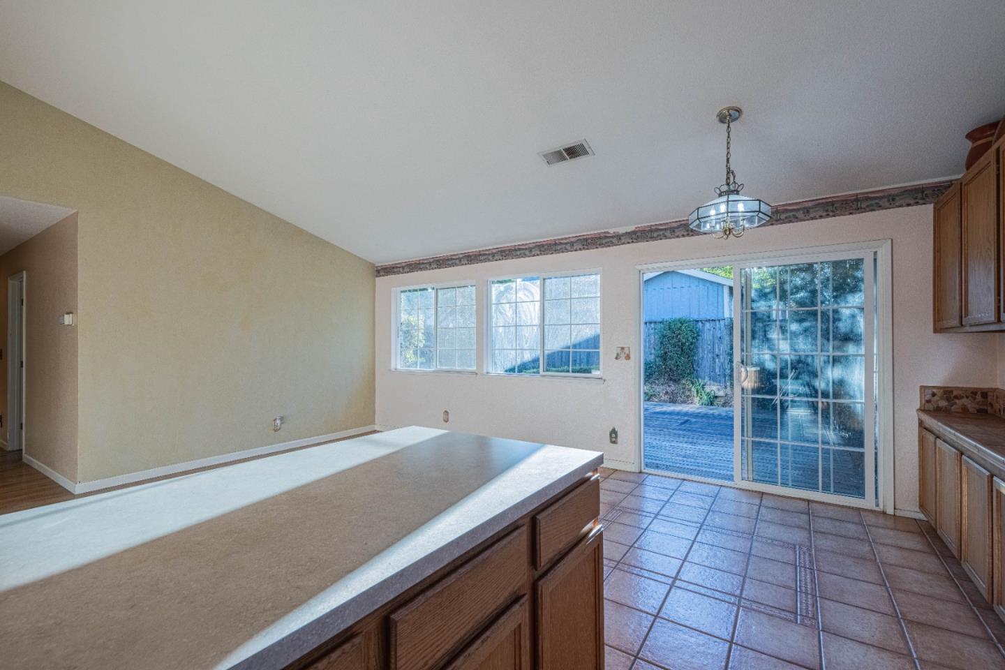 Detail Gallery Image 17 of 41 For 1050 Zinfandel Cir, Gonzales,  CA 93926 - 3 Beds | 2 Baths