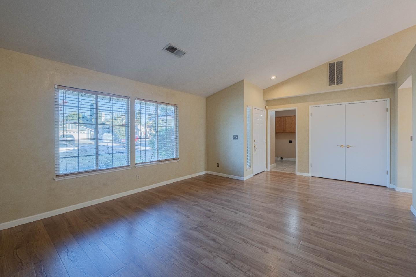 Detail Gallery Image 8 of 41 For 1050 Zinfandel Cir, Gonzales,  CA 93926 - 3 Beds | 2 Baths