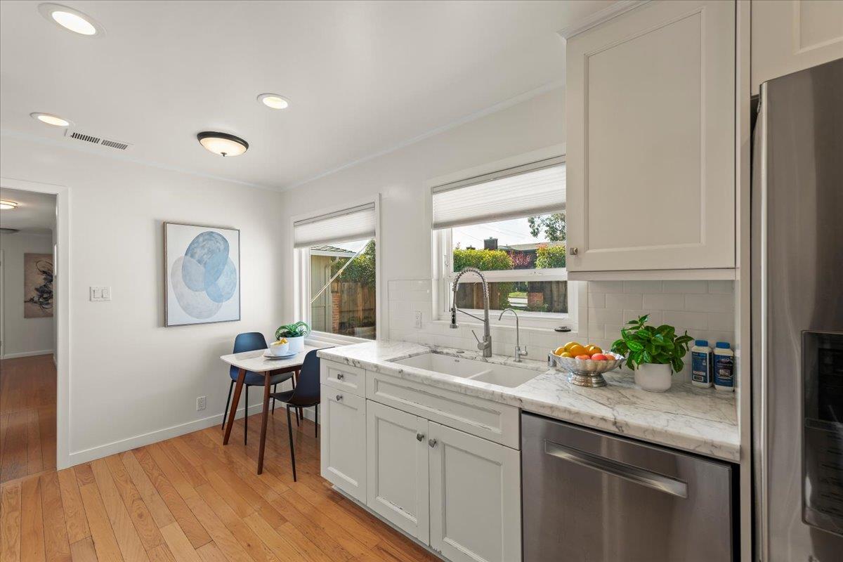 Detail Gallery Image 10 of 31 For 1575 Parrott Dr, San Mateo,  CA 94402 - 3 Beds | 2 Baths