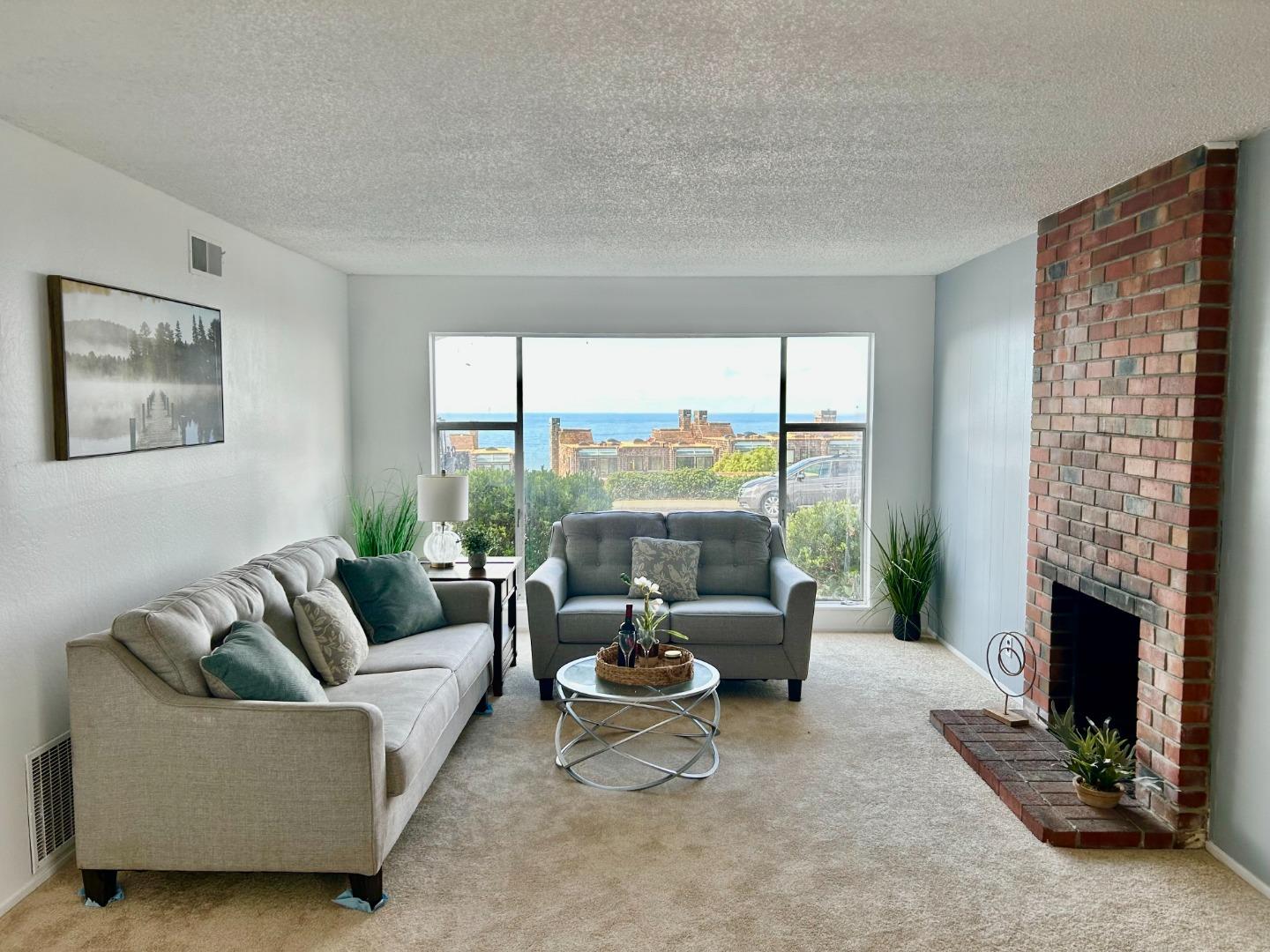 Detail Gallery Image 5 of 22 For 265 Crestmoor Cir, Pacifica,  CA 94044 - 3 Beds | 1 Baths