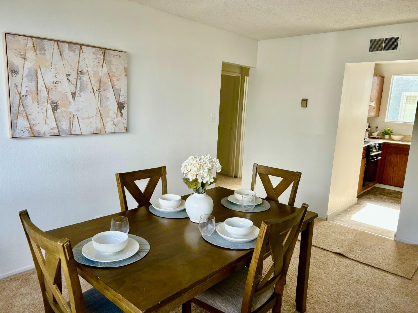 Detail Gallery Image 8 of 22 For 265 Crestmoor Cir, Pacifica,  CA 94044 - 3 Beds | 1 Baths