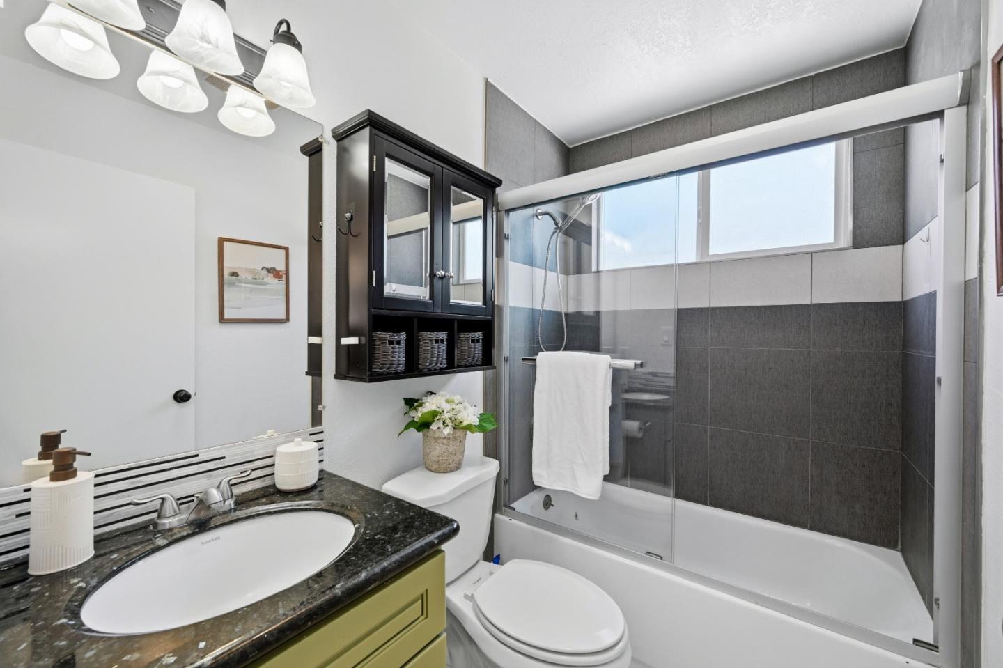 Detail Gallery Image 24 of 36 For 32395 Sheffield Ln, Union City,  CA 94587 - 4 Beds | 2 Baths