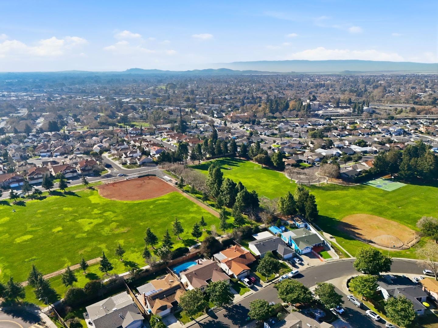 Detail Gallery Image 31 of 36 For 32395 Sheffield Ln, Union City,  CA 94587 - 4 Beds | 2 Baths