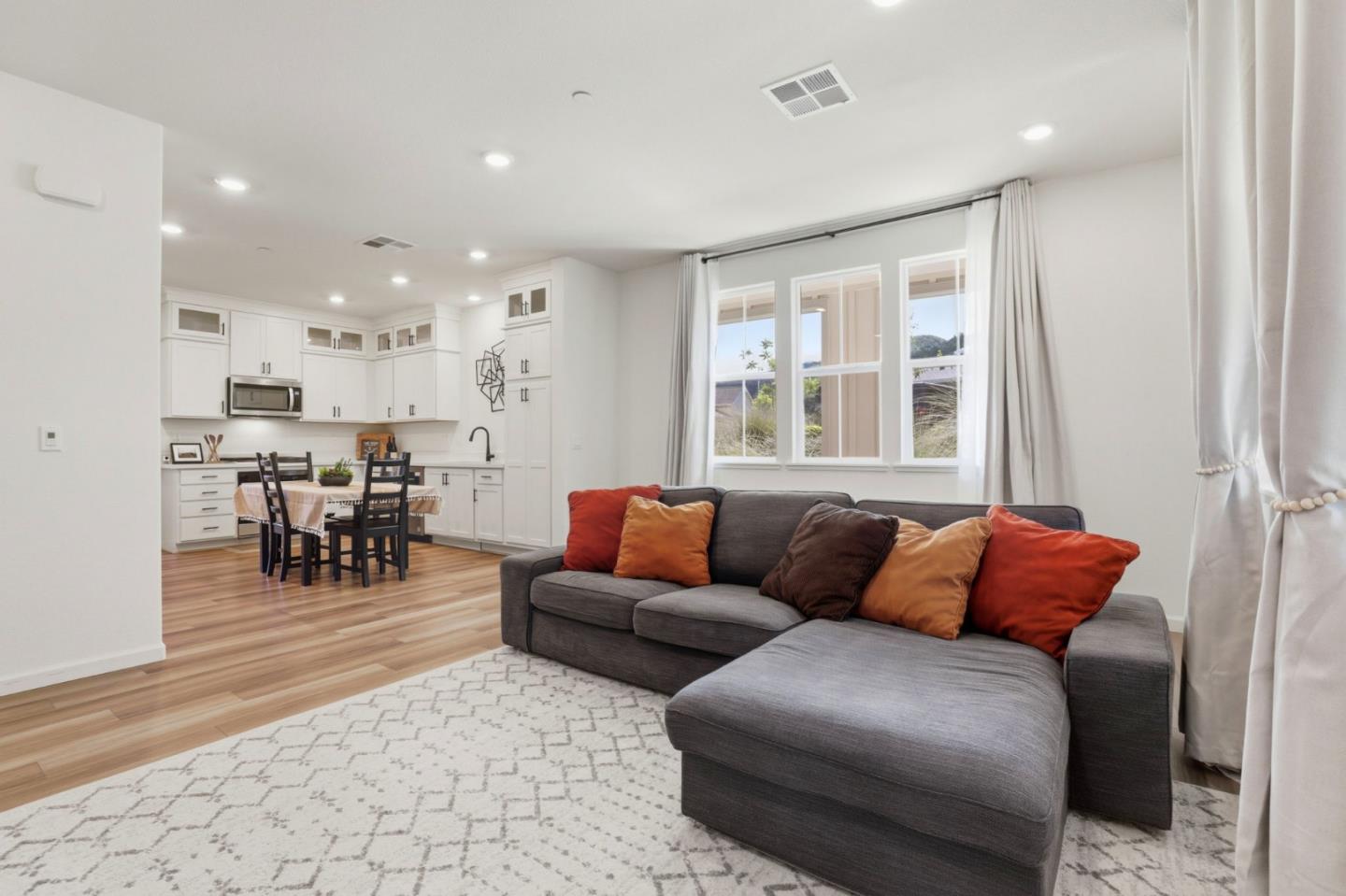 Detail Gallery Image 3 of 24 For 6376 Paysar Ln, Gilroy,  CA 95020 - 2 Beds | 2 Baths