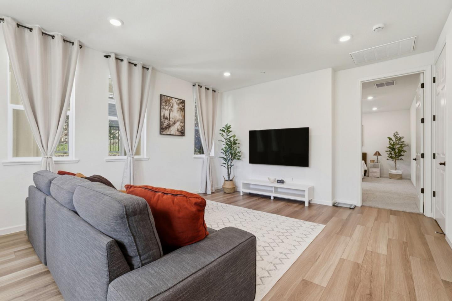 Detail Gallery Image 4 of 24 For 6376 Paysar Ln, Gilroy,  CA 95020 - 2 Beds | 2 Baths