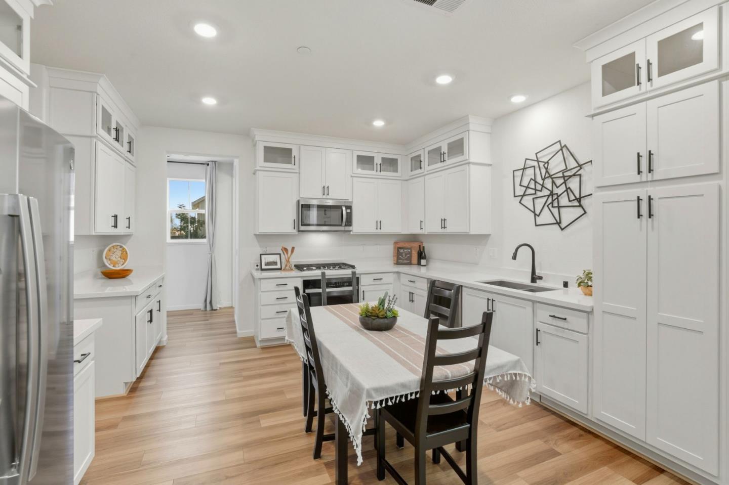 Detail Gallery Image 6 of 24 For 6376 Paysar Ln, Gilroy,  CA 95020 - 2 Beds | 2 Baths