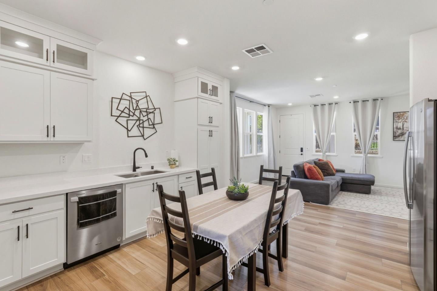 Detail Gallery Image 8 of 24 For 6376 Paysar Ln, Gilroy,  CA 95020 - 2 Beds | 2 Baths