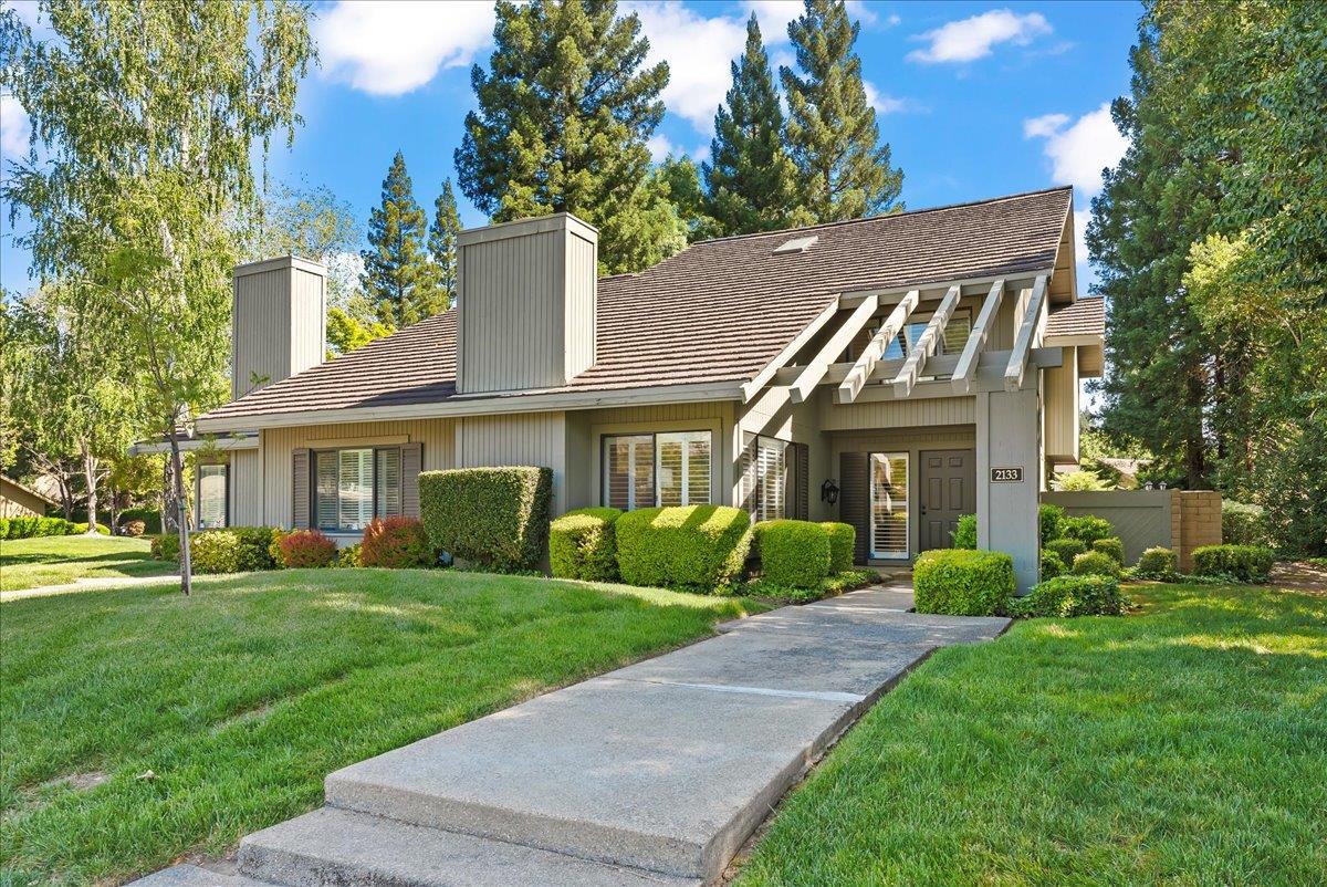 Detail Gallery Image 2 of 37 For 2133 Gold Rush Dr, Gold River,  CA 95670 - 3 Beds | 2/1 Baths