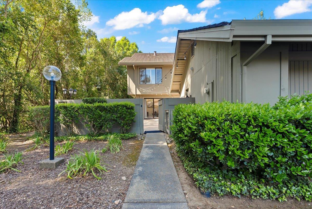 Detail Gallery Image 34 of 37 For 2133 Gold Rush Dr, Gold River,  CA 95670 - 3 Beds | 2/1 Baths