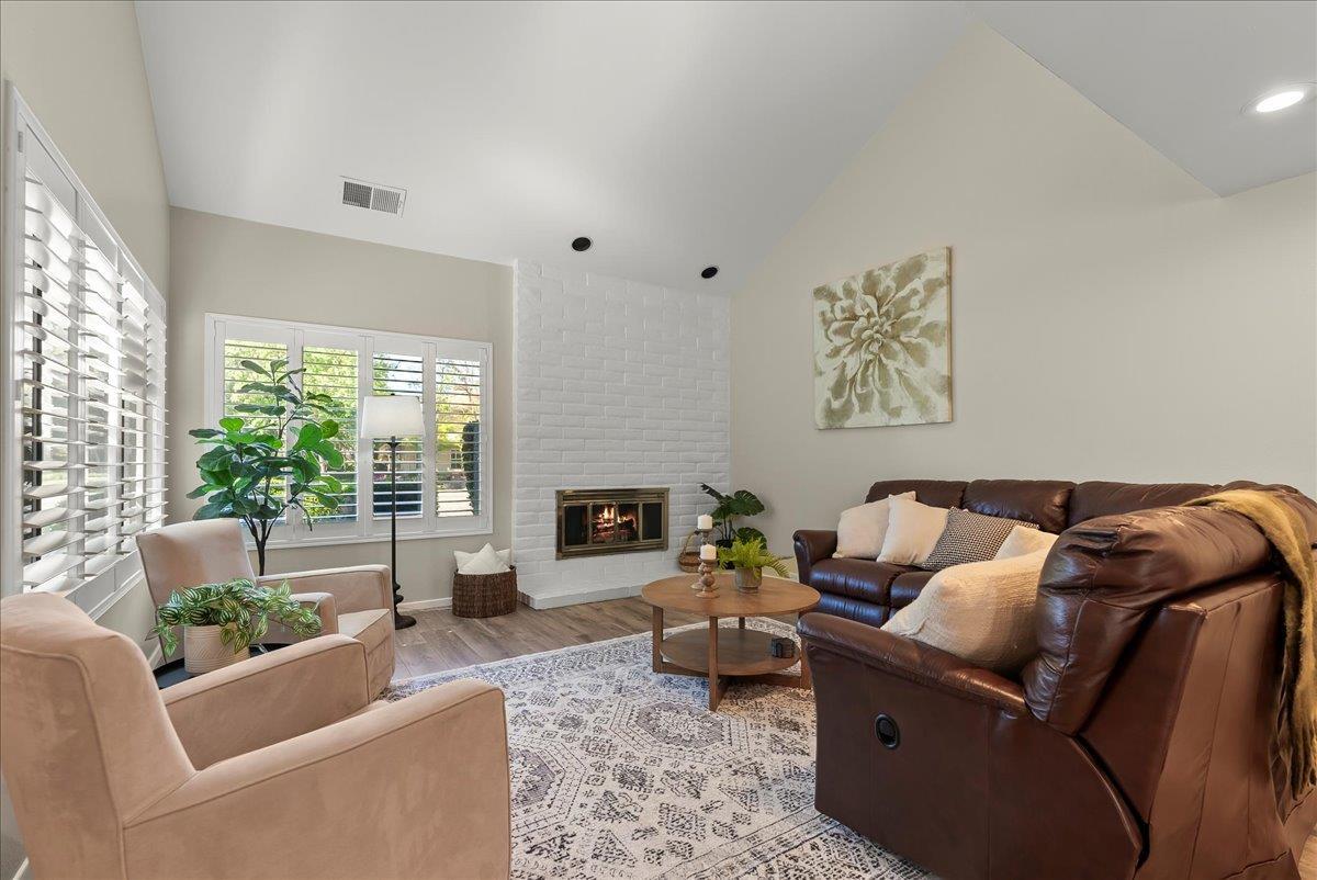 Detail Gallery Image 5 of 37 For 2133 Gold Rush Dr, Gold River,  CA 95670 - 3 Beds | 2/1 Baths