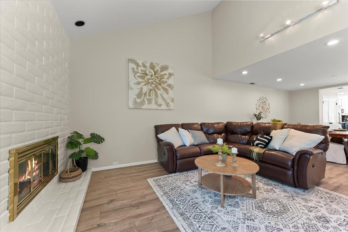 Detail Gallery Image 6 of 37 For 2133 Gold Rush Dr, Gold River,  CA 95670 - 3 Beds | 2/1 Baths