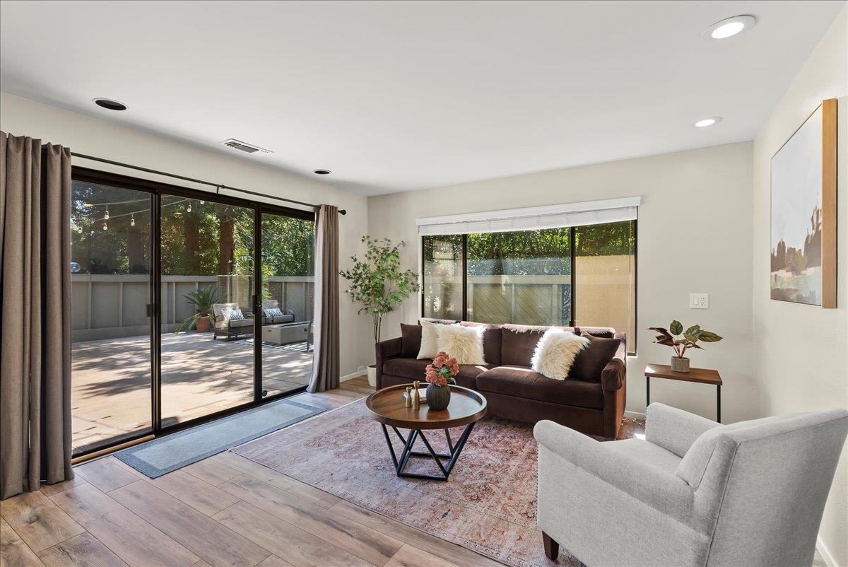 Detail Gallery Image 7 of 37 For 2133 Gold Rush Dr, Gold River,  CA 95670 - 3 Beds | 2/1 Baths