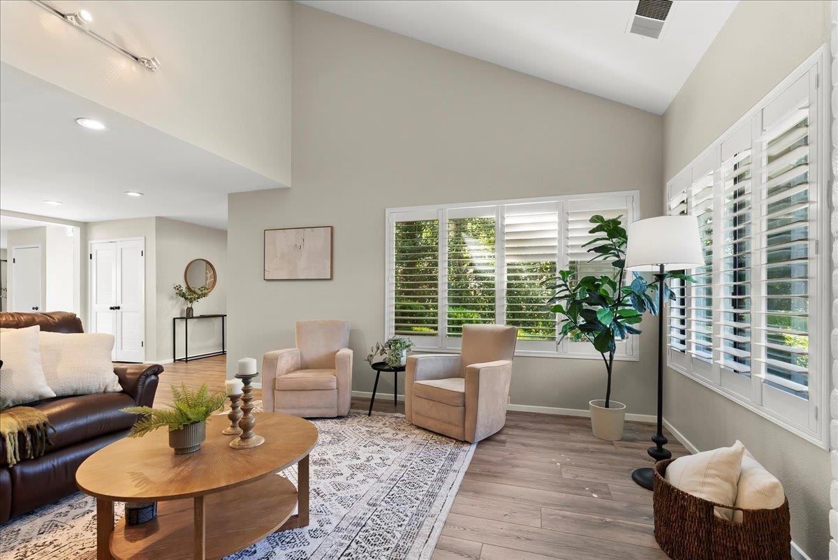 Detail Gallery Image 8 of 37 For 2133 Gold Rush Dr, Gold River,  CA 95670 - 3 Beds | 2/1 Baths