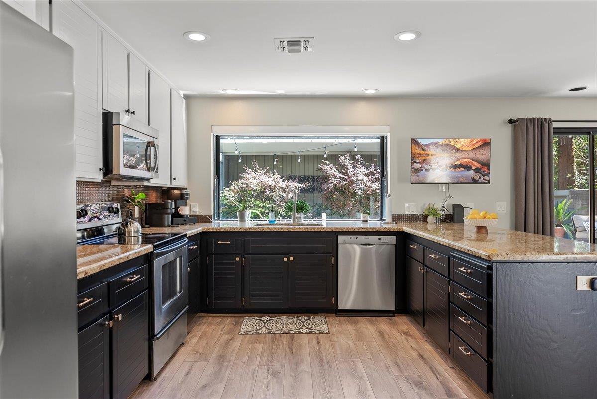 Detail Gallery Image 9 of 37 For 2133 Gold Rush Dr, Gold River,  CA 95670 - 3 Beds | 2/1 Baths