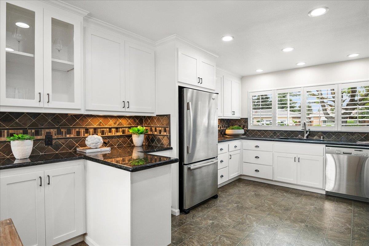 Detail Gallery Image 11 of 40 For 952 Fairfield Ave, Santa Clara,  CA 95050 - 3 Beds | 2/1 Baths