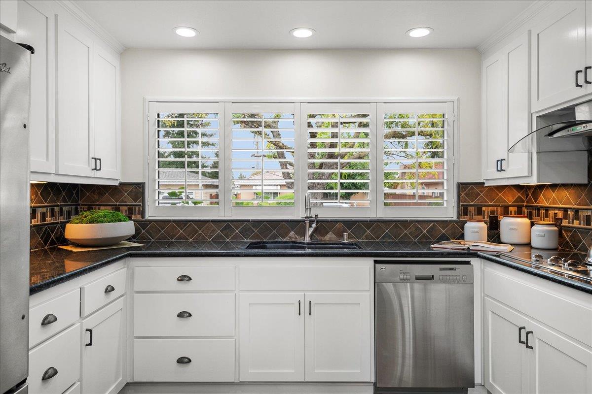 Detail Gallery Image 13 of 40 For 952 Fairfield Ave, Santa Clara,  CA 95050 - 3 Beds | 2/1 Baths