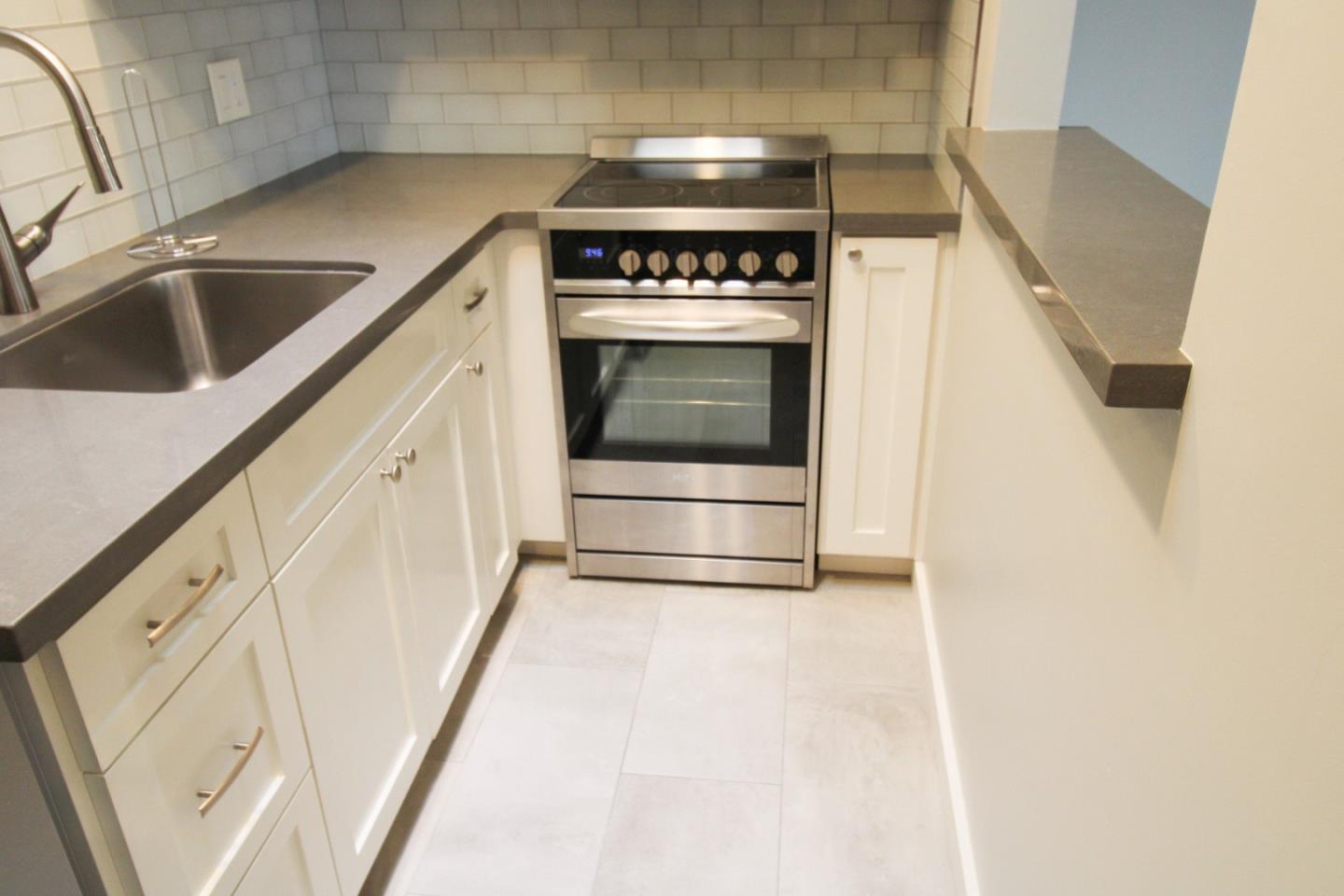 Detail Gallery Image 3 of 12 For 500 W Middlefield Rd #122,  Mountain View,  CA 94043 - 1 Beds | 1 Baths