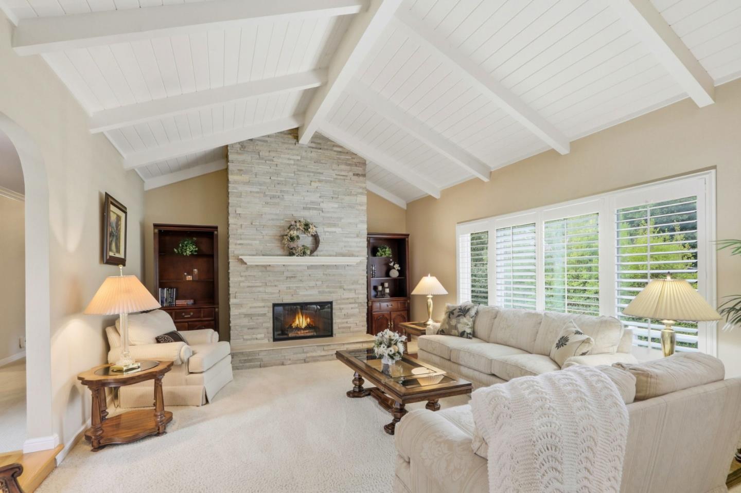 Detail Gallery Image 11 of 67 For 10143 Hillcrest Rd, Cupertino,  CA 95014 - 4 Beds | 2/1 Baths