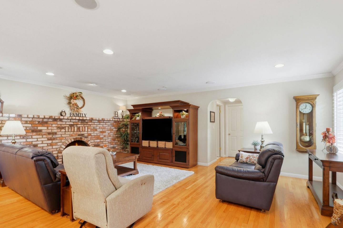 Detail Gallery Image 13 of 67 For 10143 Hillcrest Rd, Cupertino,  CA 95014 - 4 Beds | 2/1 Baths