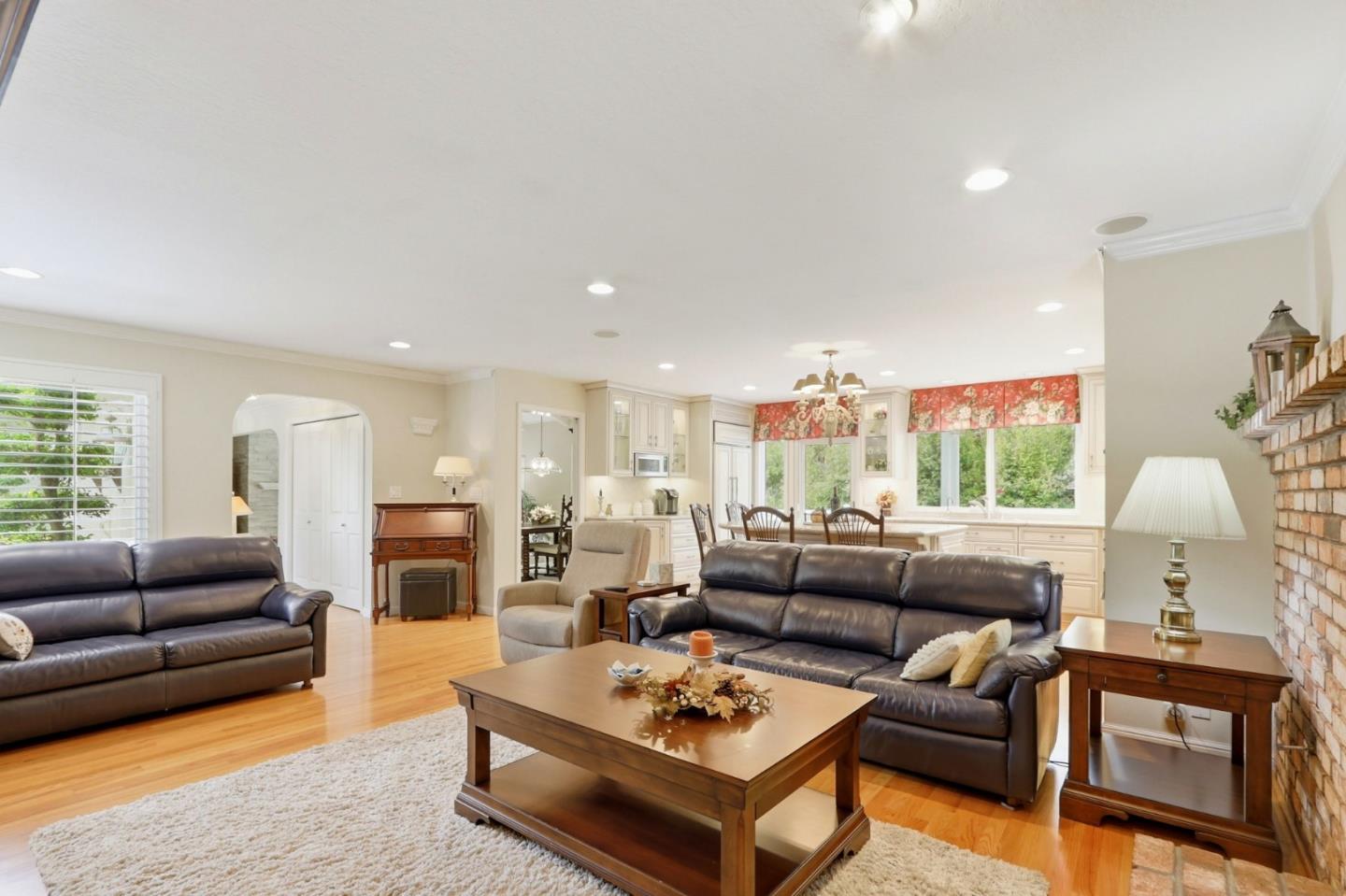 Detail Gallery Image 14 of 67 For 10143 Hillcrest Rd, Cupertino,  CA 95014 - 4 Beds | 2/1 Baths