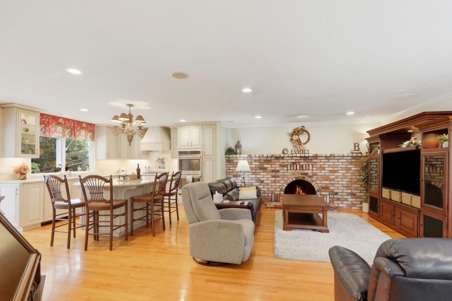 Detail Gallery Image 15 of 67 For 10143 Hillcrest Rd, Cupertino,  CA 95014 - 4 Beds | 2/1 Baths