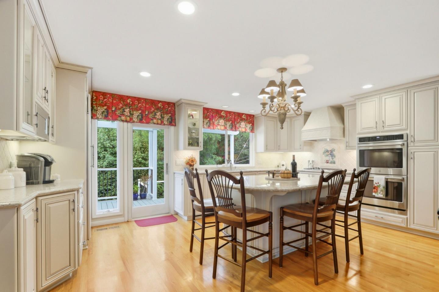 Detail Gallery Image 16 of 67 For 10143 Hillcrest Rd, Cupertino,  CA 95014 - 4 Beds | 2/1 Baths