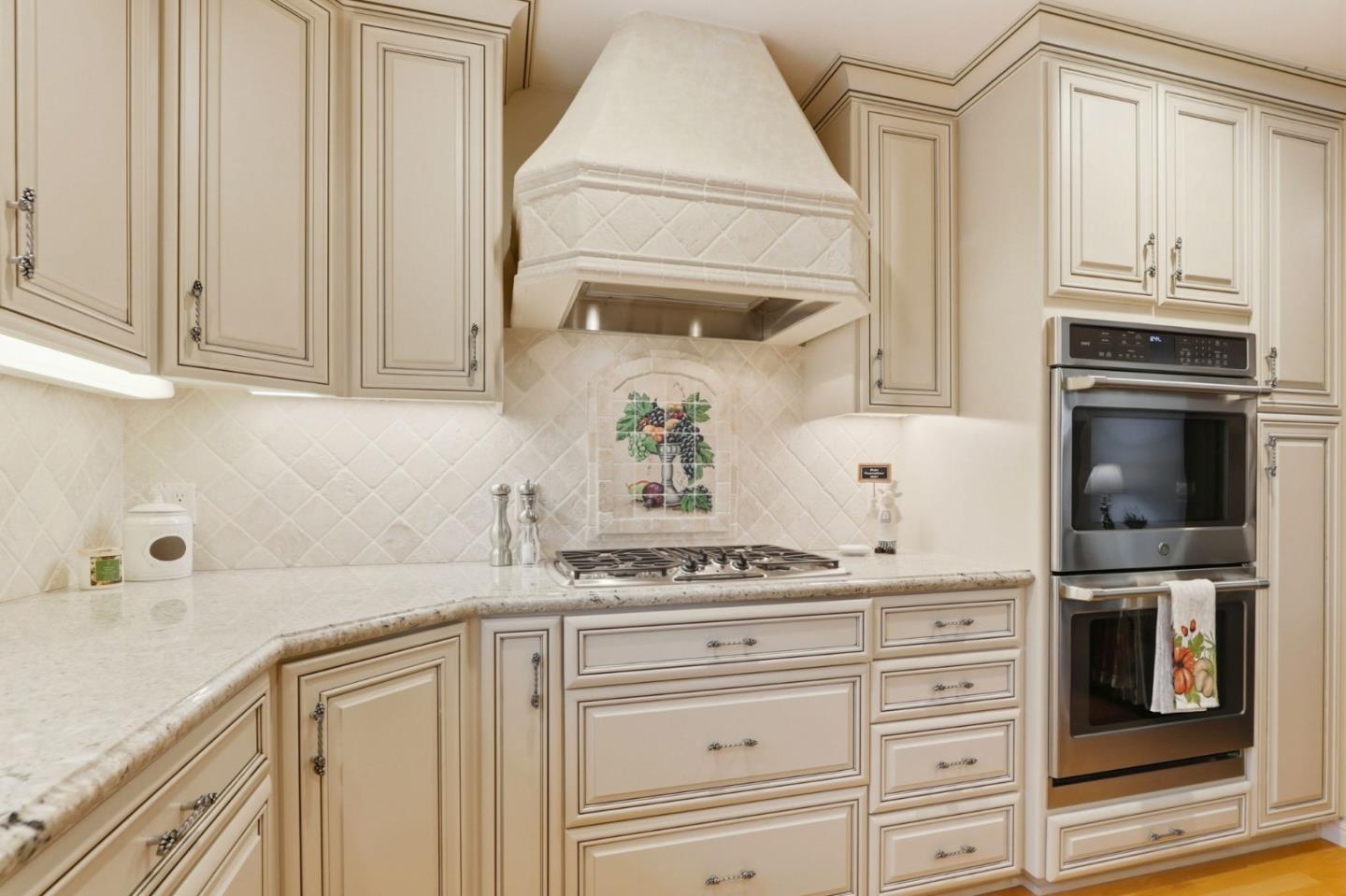 Detail Gallery Image 18 of 67 For 10143 Hillcrest Rd, Cupertino,  CA 95014 - 4 Beds | 2/1 Baths