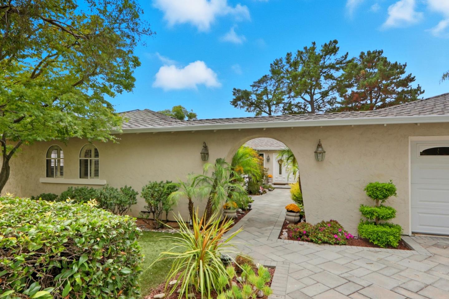 Detail Gallery Image 3 of 67 For 10143 Hillcrest Rd, Cupertino,  CA 95014 - 4 Beds | 2/1 Baths