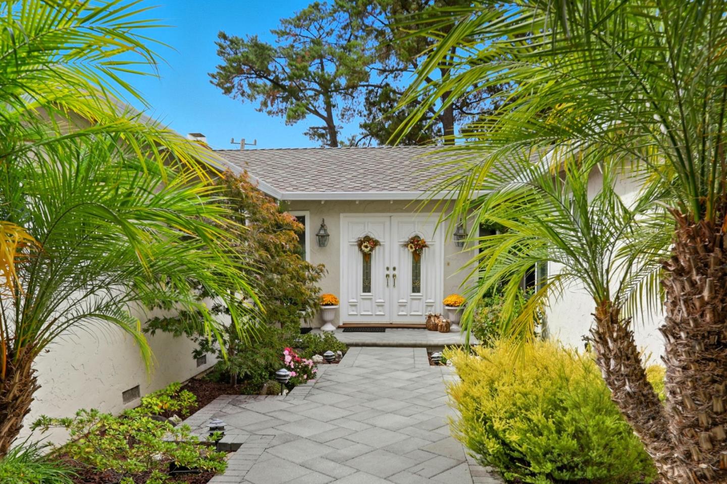 Detail Gallery Image 4 of 67 For 10143 Hillcrest Rd, Cupertino,  CA 95014 - 4 Beds | 2/1 Baths