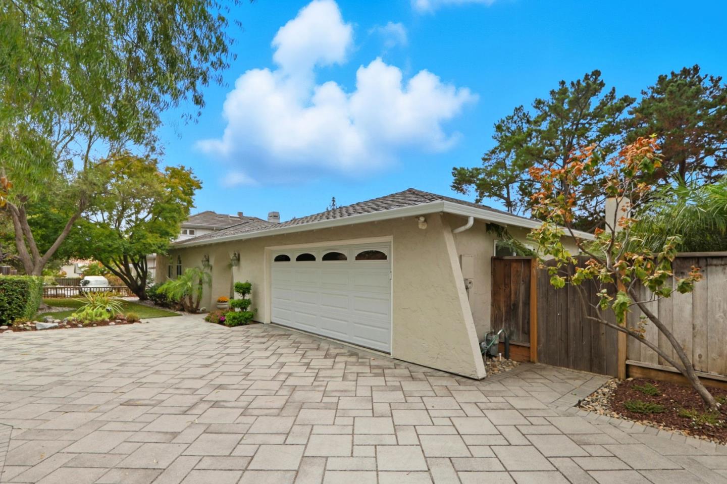 Detail Gallery Image 5 of 67 For 10143 Hillcrest Rd, Cupertino,  CA 95014 - 4 Beds | 2/1 Baths